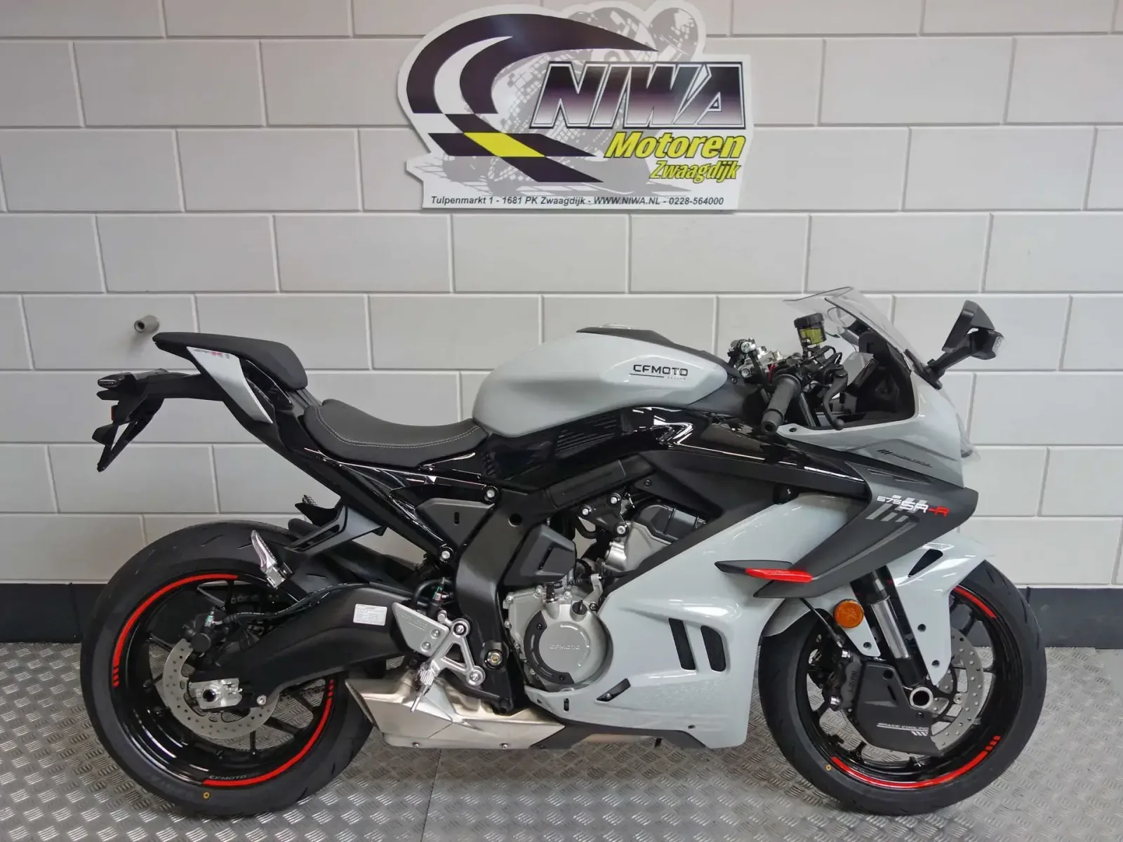 CFMoto 675SR-R (2026) — foto 1
