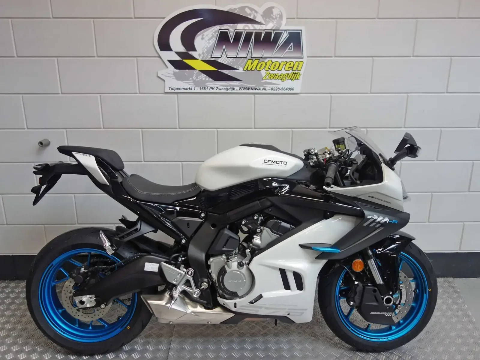 CFMoto 675SR-R (2026) — foto 1