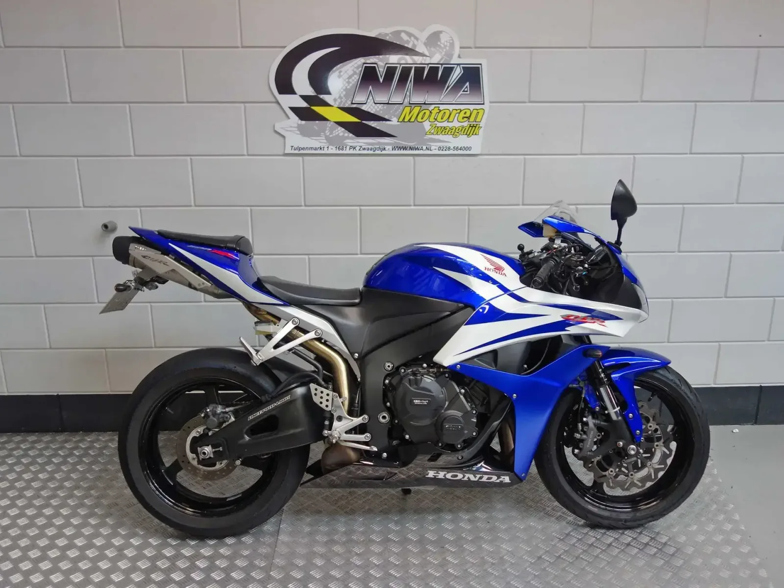 Honda CBR 600 600RR (2008) — foto 1
