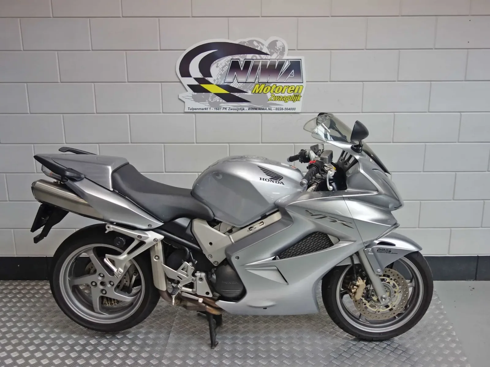Honda VFR800 800FI (2006) — foto 1