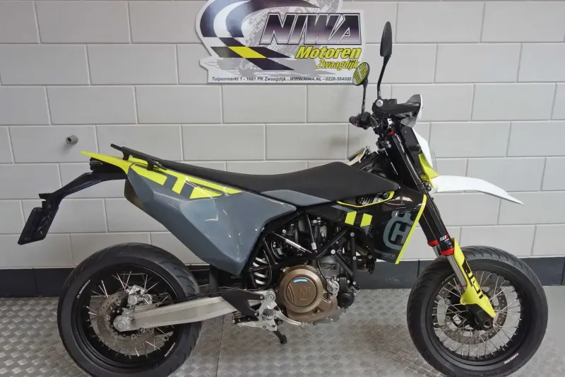 Husqvarna 701 Supermoto (2023)