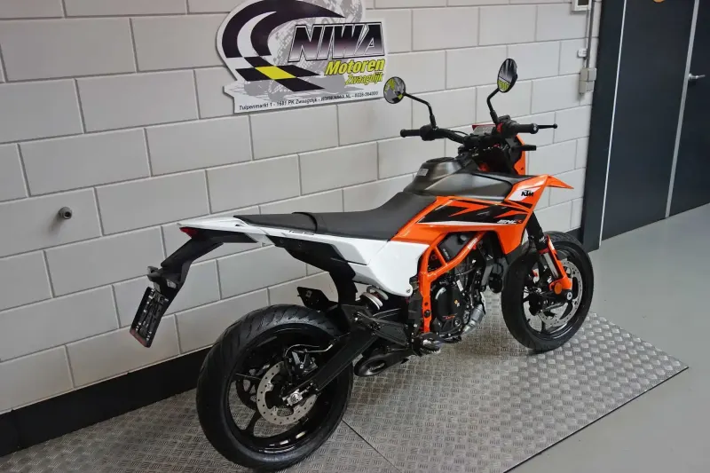 KTM 125 SMC R (2025)