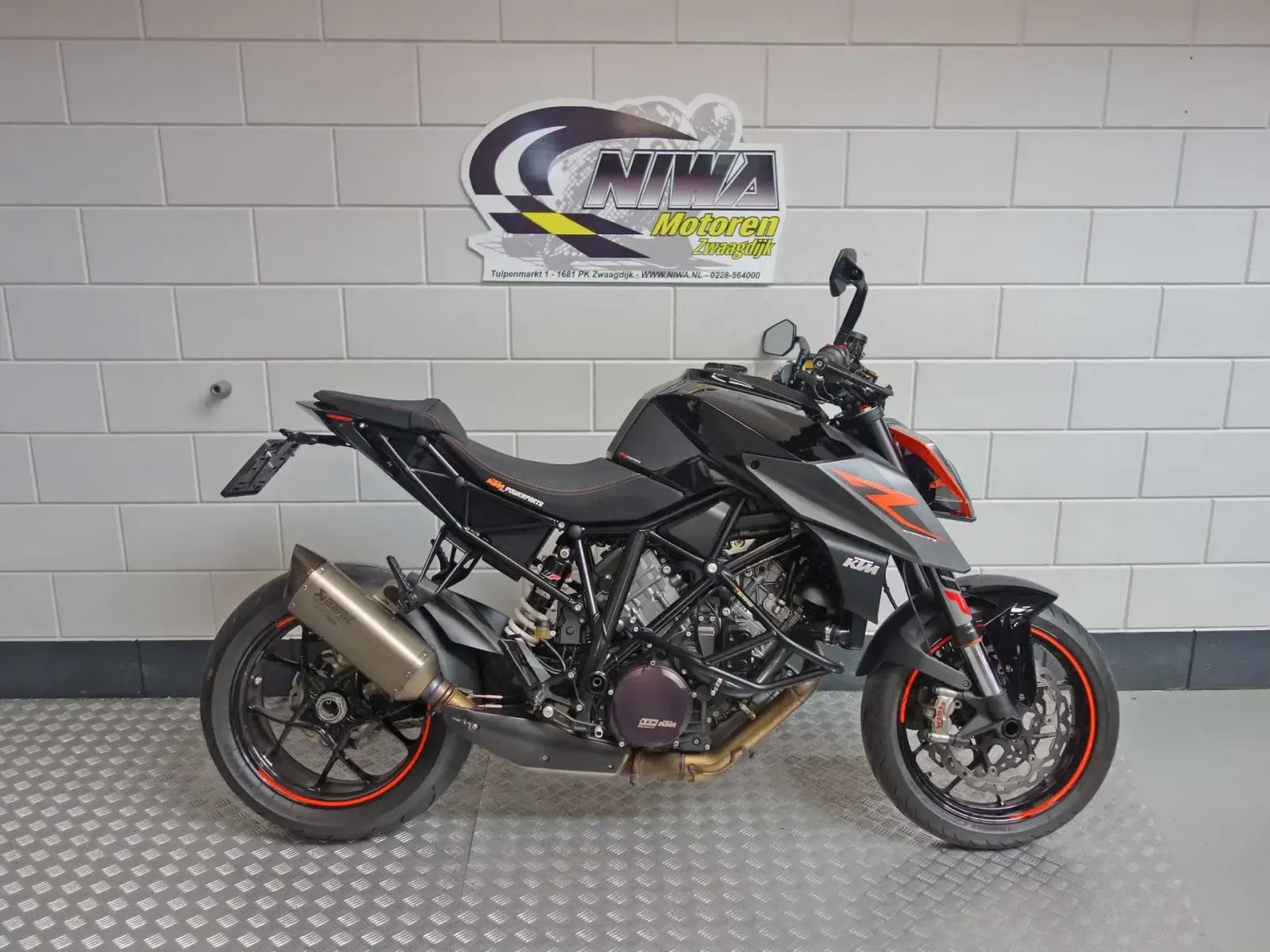 KTM 1290 SuperDuke R (2017) — foto 1