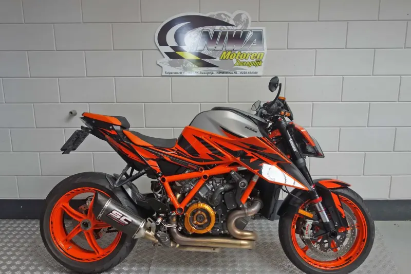 KTM 1290 SuperDuke R (2023)