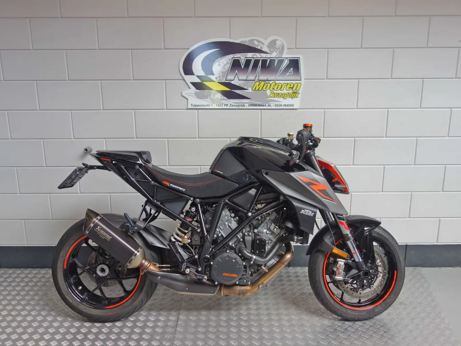 KTM 1290 SuperDuke R (2017) — foto 1