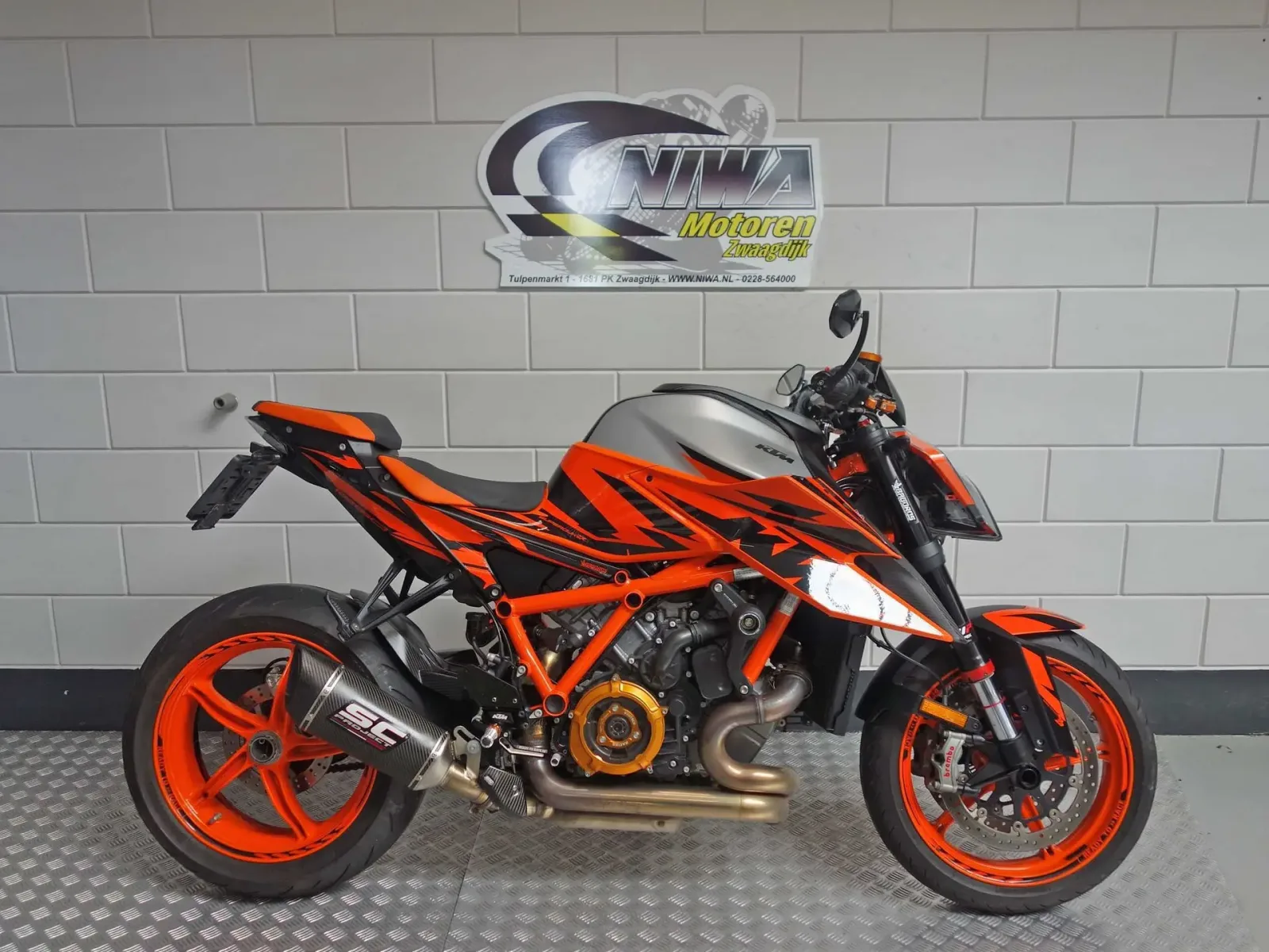 KTM 1290 SuperDuke R (2023) — foto 1