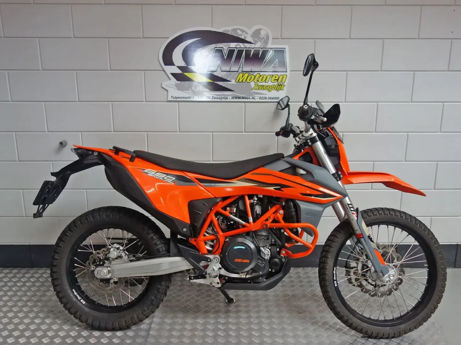 KTM 690 Enduro R (2023) — foto 1