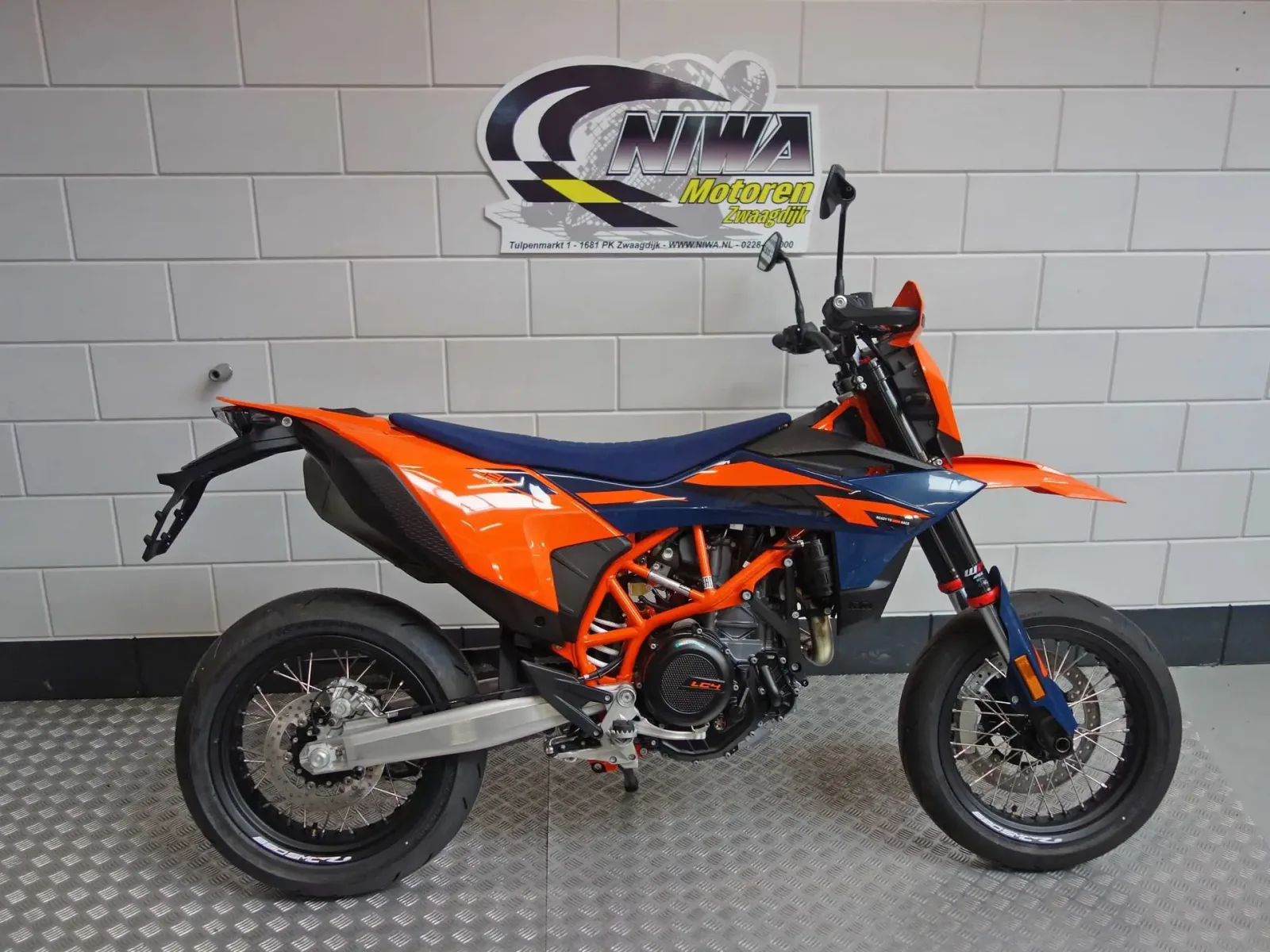 KTM 690 SMC R (2026) — foto 1