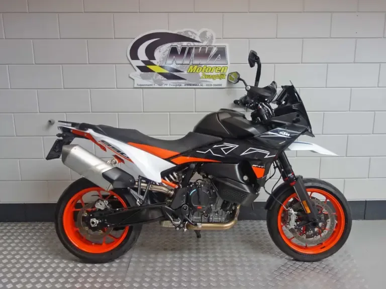 KTM 890 SMT (2024) — foto 1