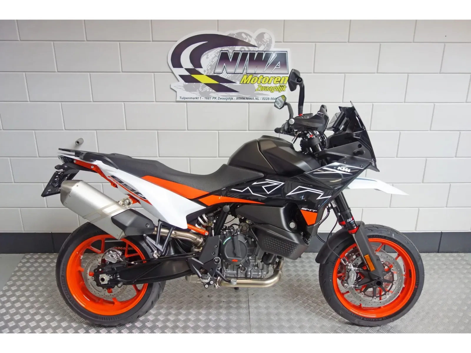 KTM 890 SMT (2025) — foto 1