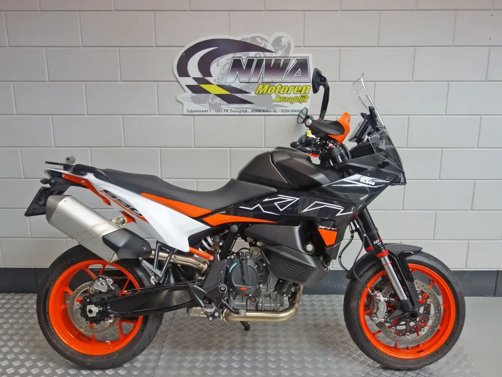 KTM 890 SMT (2026) — foto 1