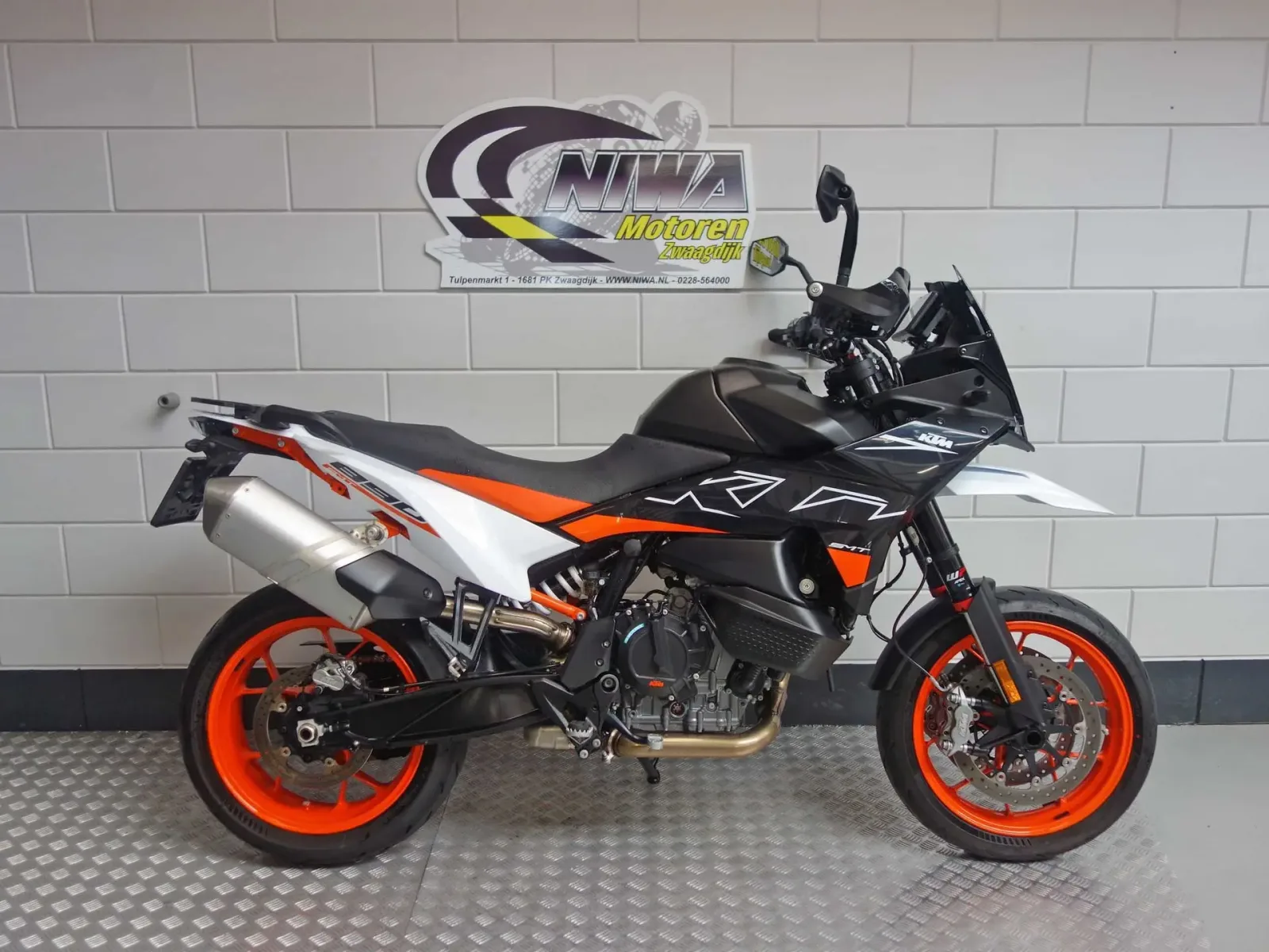KTM 890 SMT (2024) — foto 1