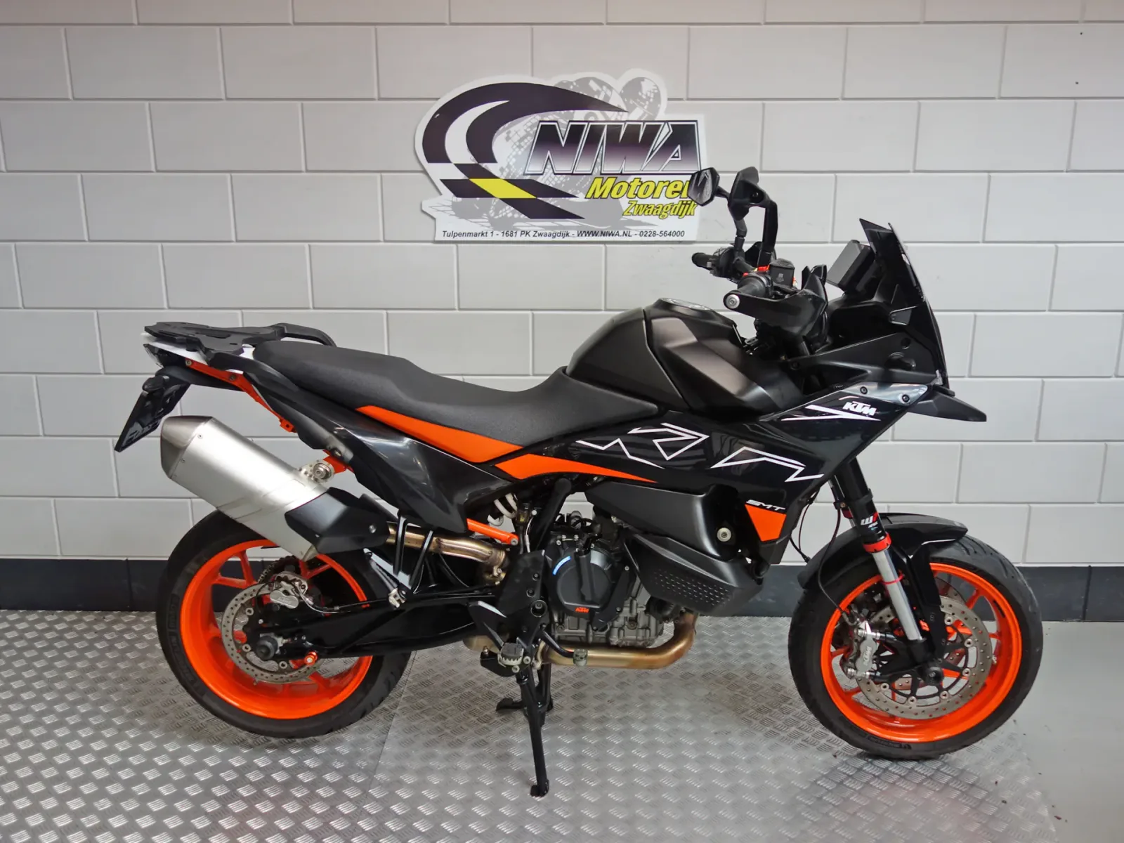 KTM 890 SMT (2024) — foto 1