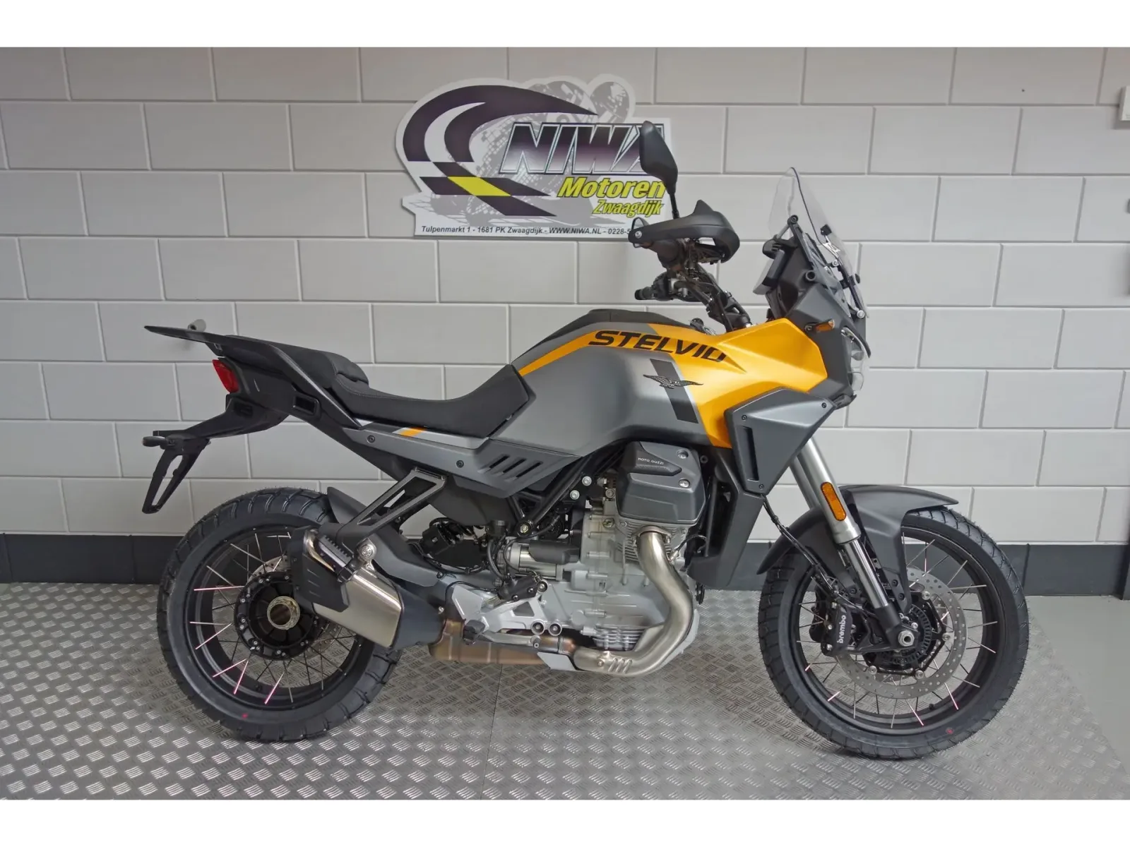 Moto Guzzi Stelvio (2025) — foto 1