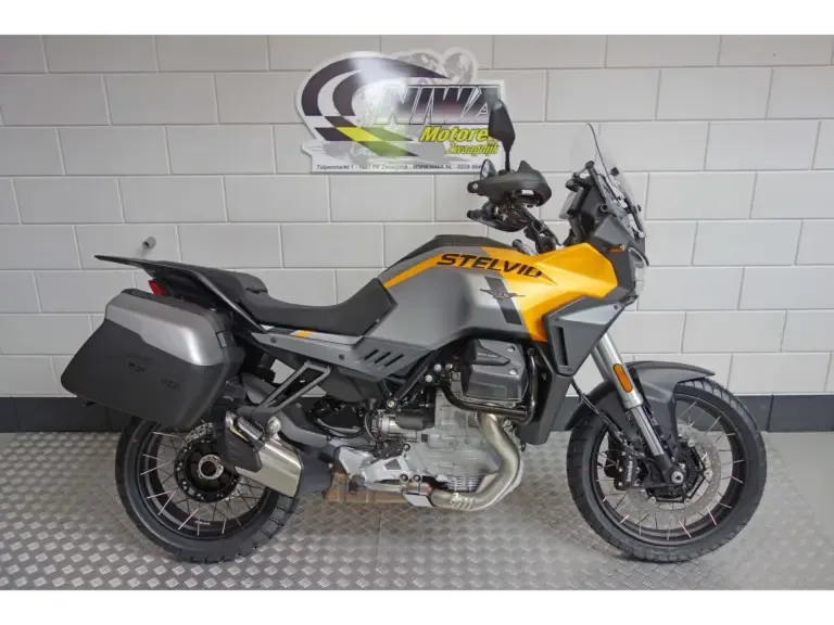 Moto Guzzi Stelvio (2026) — foto 1