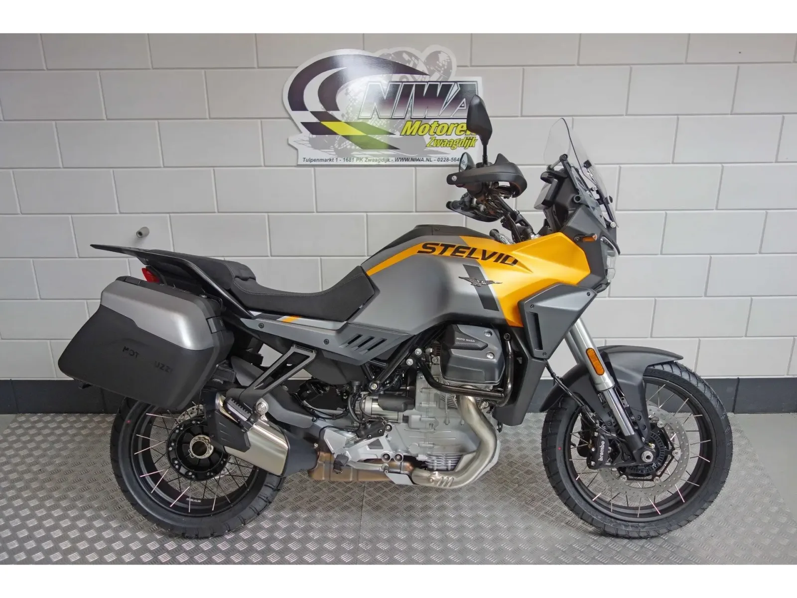 Moto Guzzi Stelvio (2026) — foto 1