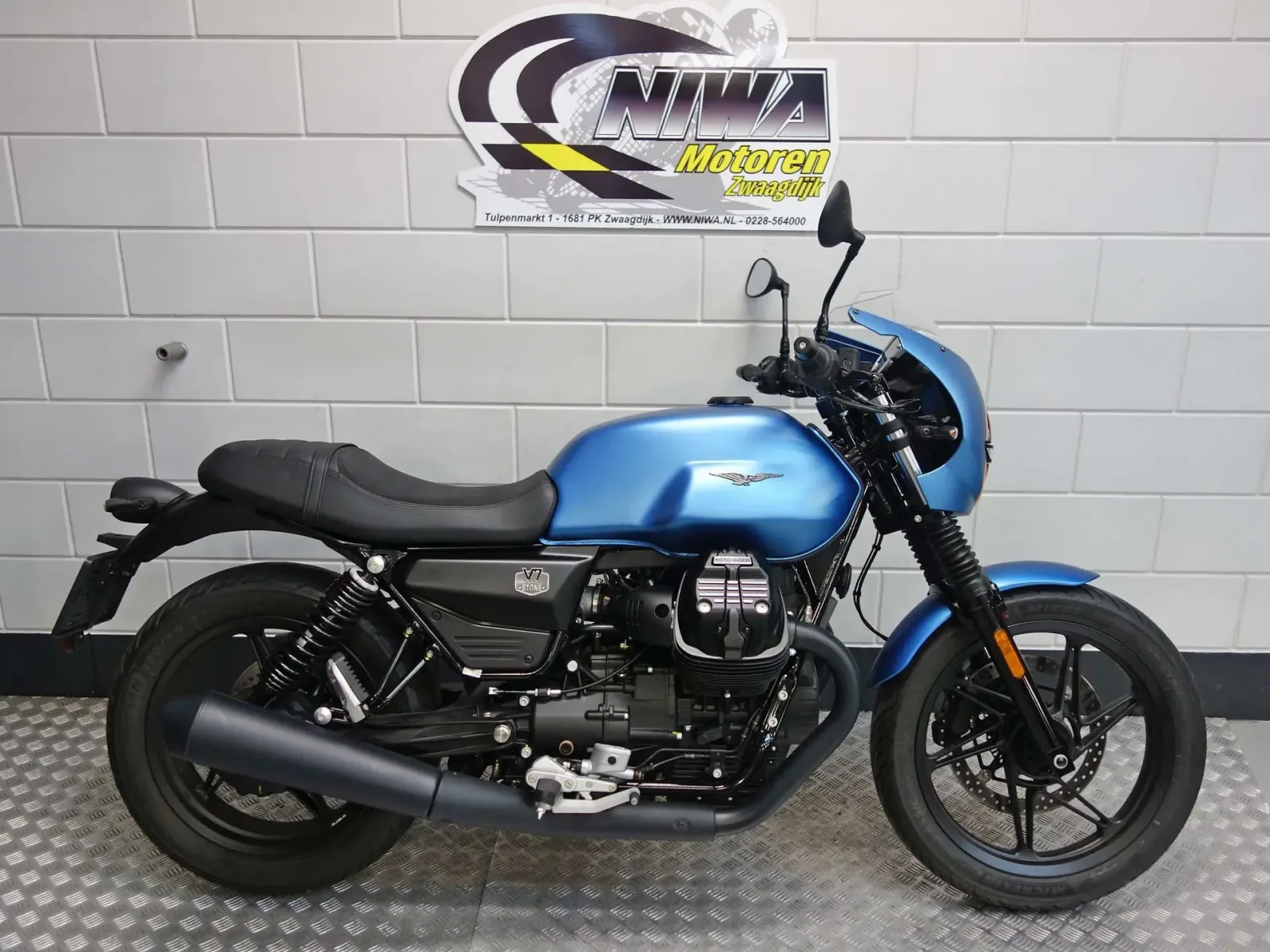 Moto Guzzi V7 Stone (2025) — foto 1