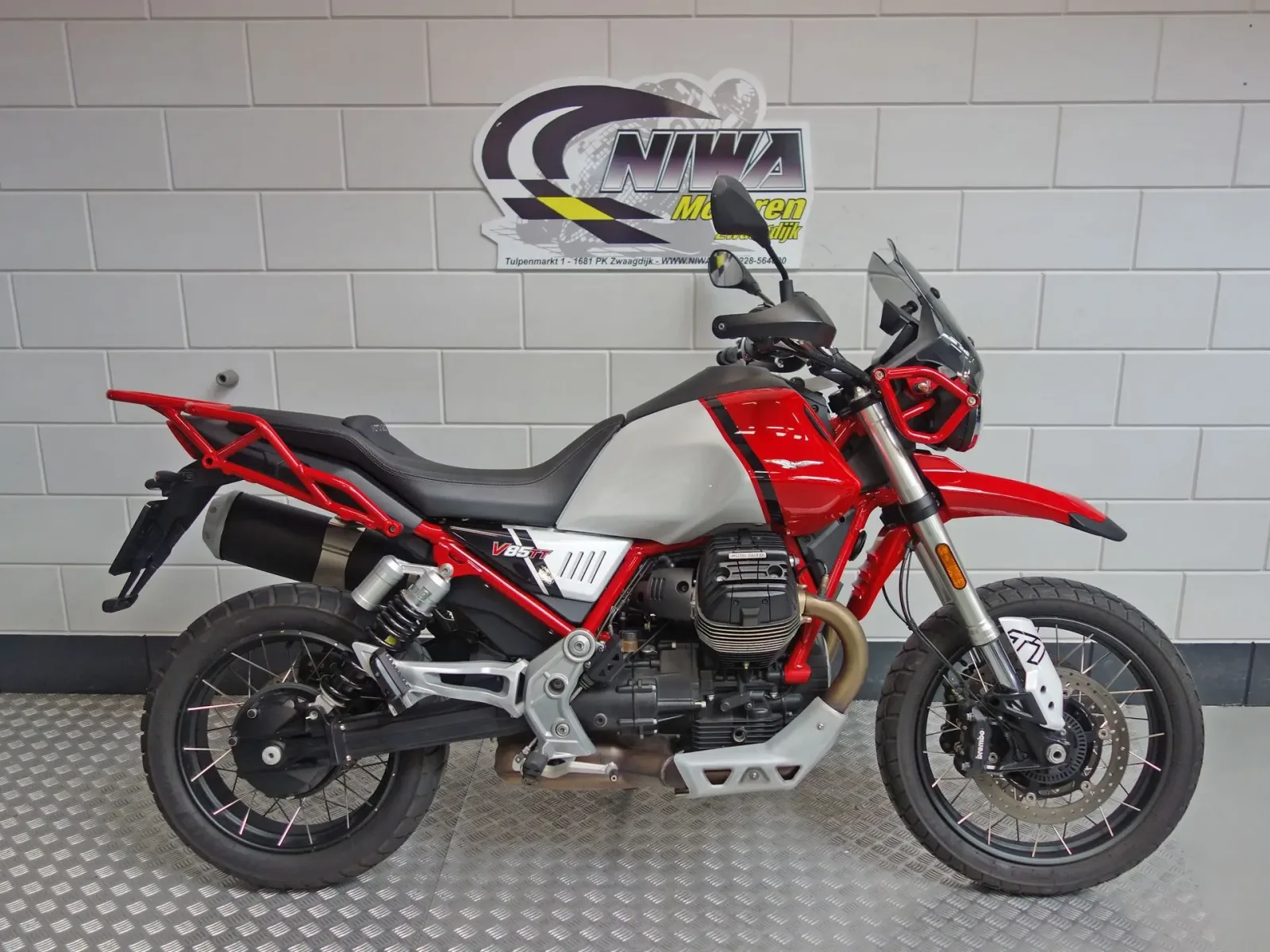 Moto Guzzi V85 TT (2023) — foto 1