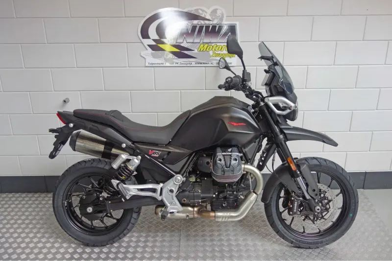 Moto Guzzi V85 Strada (2024)