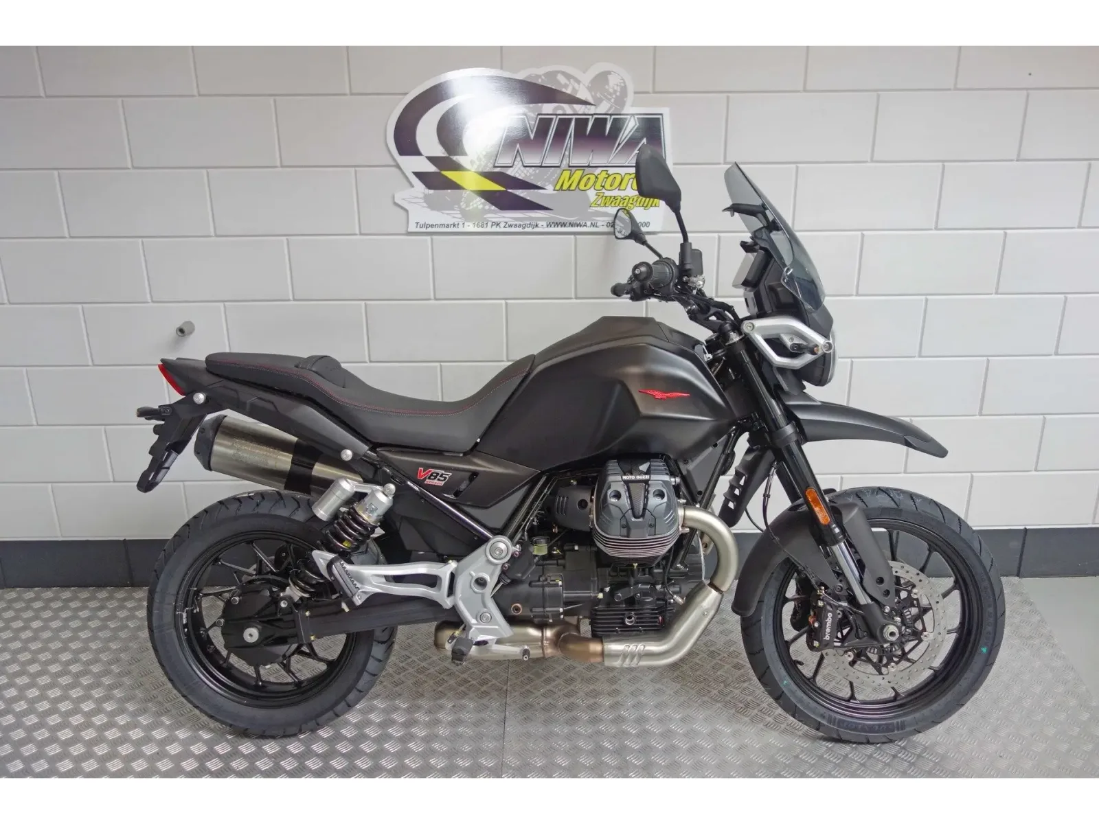 Moto Guzzi V85 Strada (2024) — foto 1