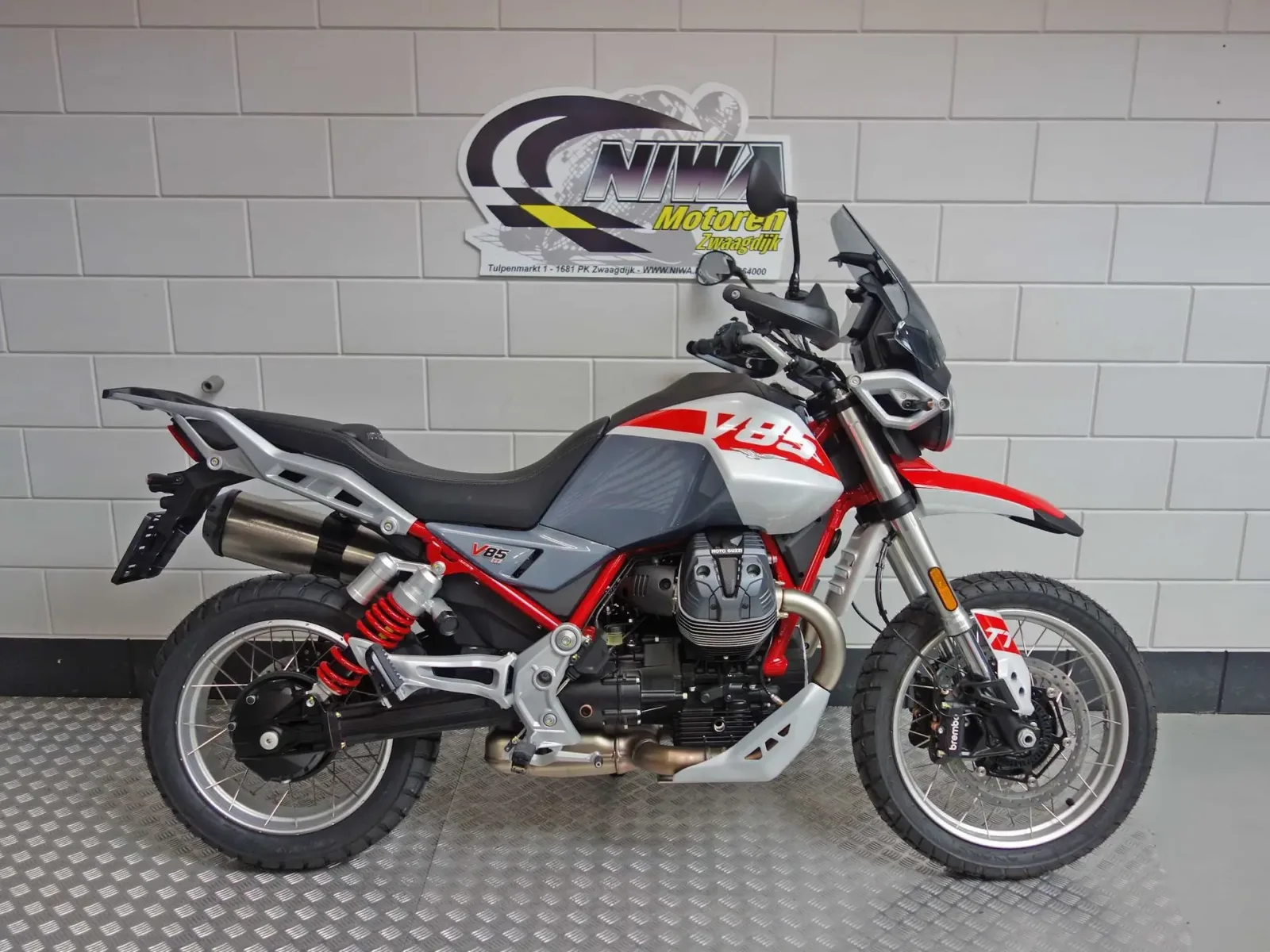 Moto Guzzi V85 TT (2026) — foto 1