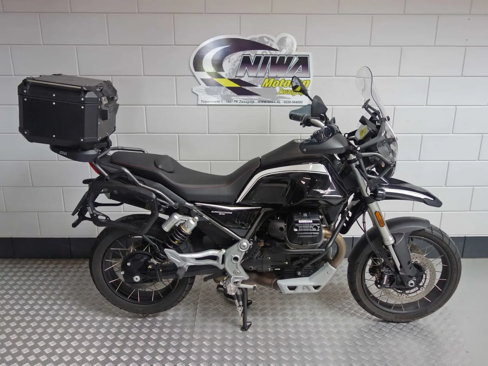 Moto Guzzi V85 TT Travel (2022) — foto 1