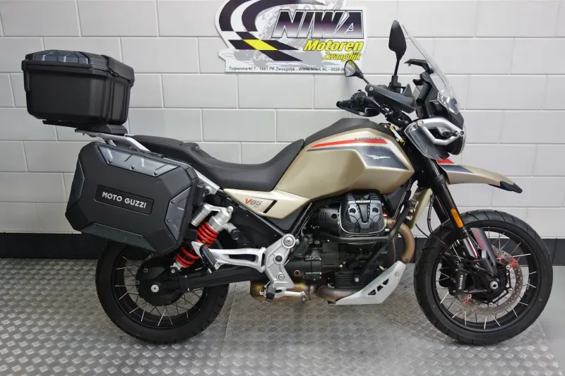 Moto Guzzi V85 TT Travel (2025)