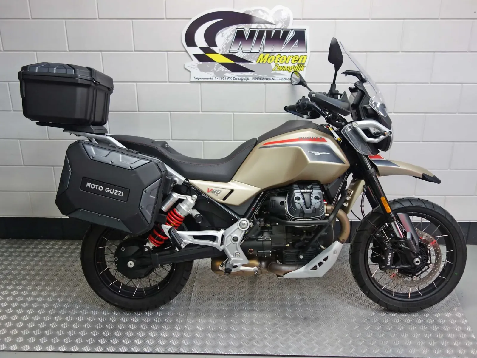 Moto Guzzi V85 TT (2025) — foto 1