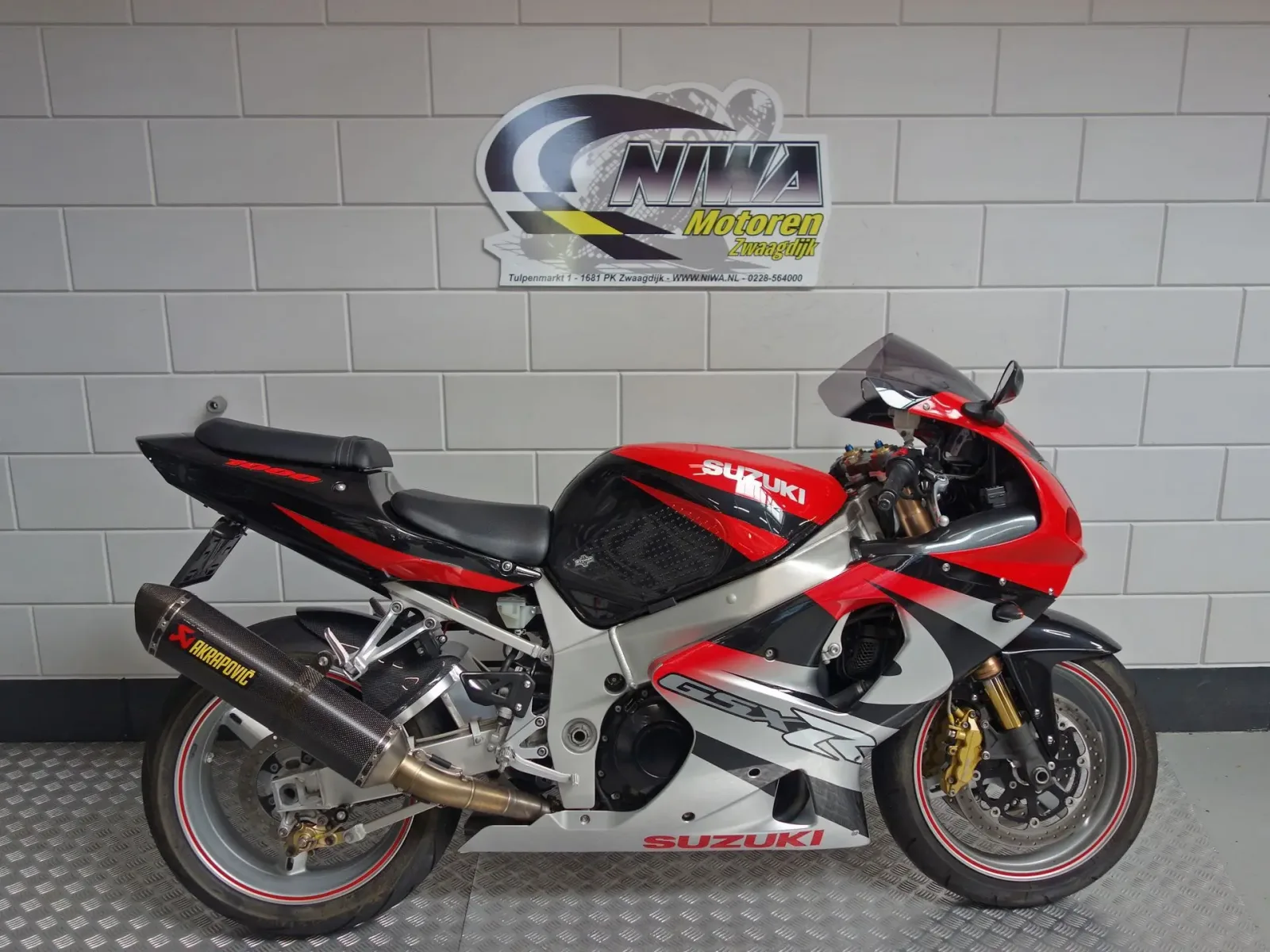Suzuki GSX-R1000 (2001) — foto 1