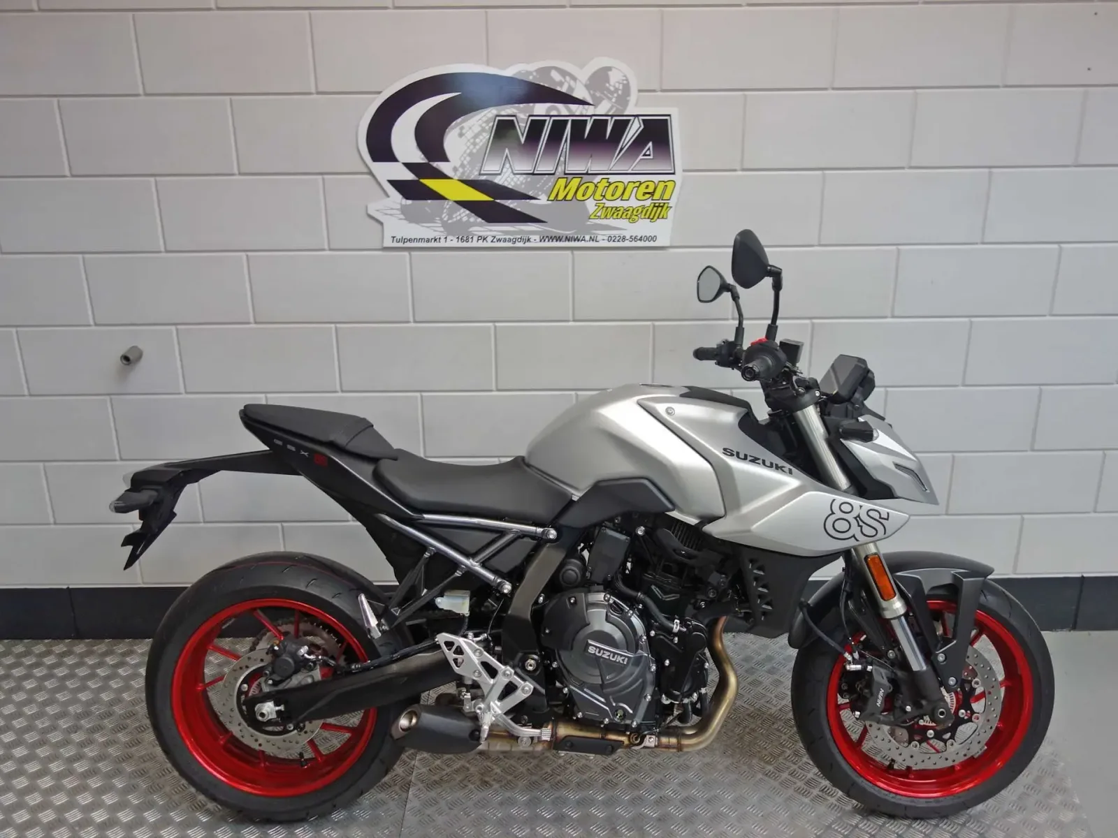 Suzuki GSX-8S (2025) — foto 1