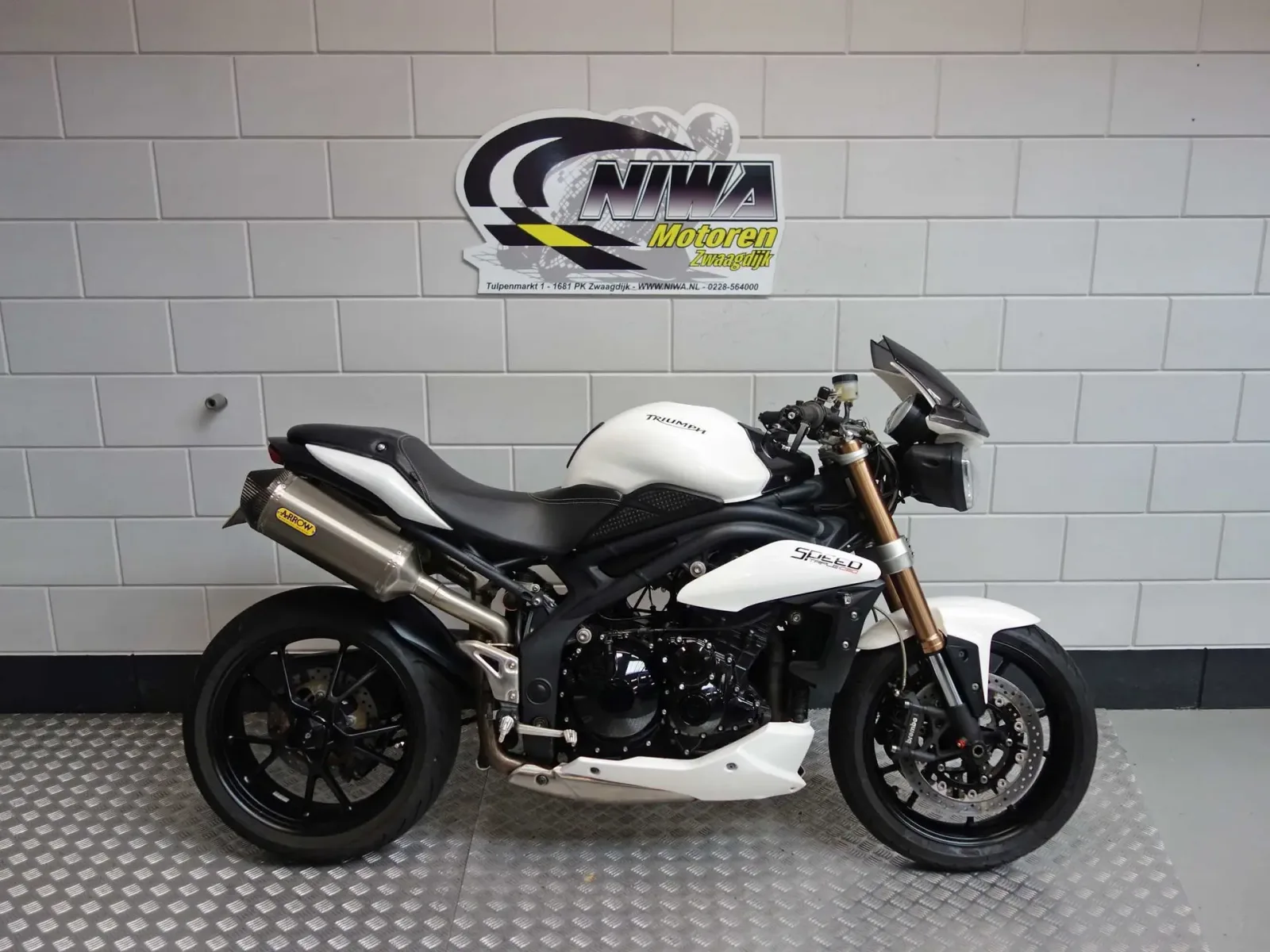 Triumph Speed Triple (2011) — foto 1