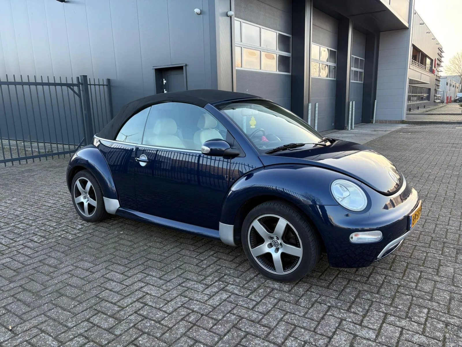 Volkswagen New Beetle (2006) — foto 1