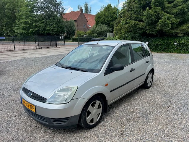 Ford Fiesta (2004) — foto 1