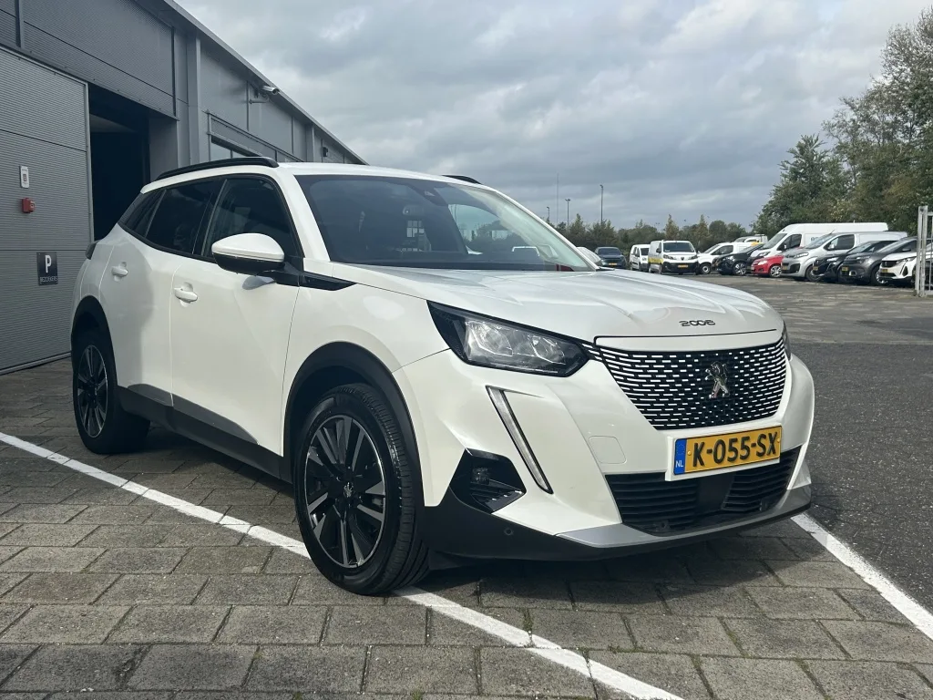 Peugeot e-2008 (2021) — foto 1