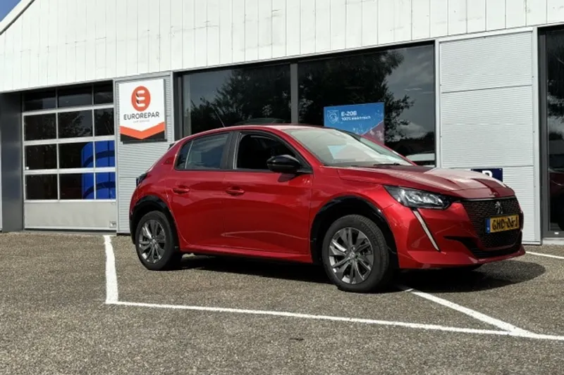 Peugeot e-208 (2023)