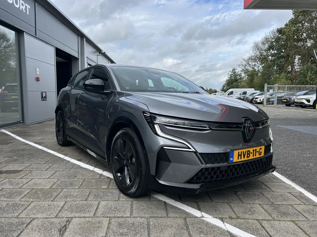 Renault Mégane E-Tech (2025) — foto 1