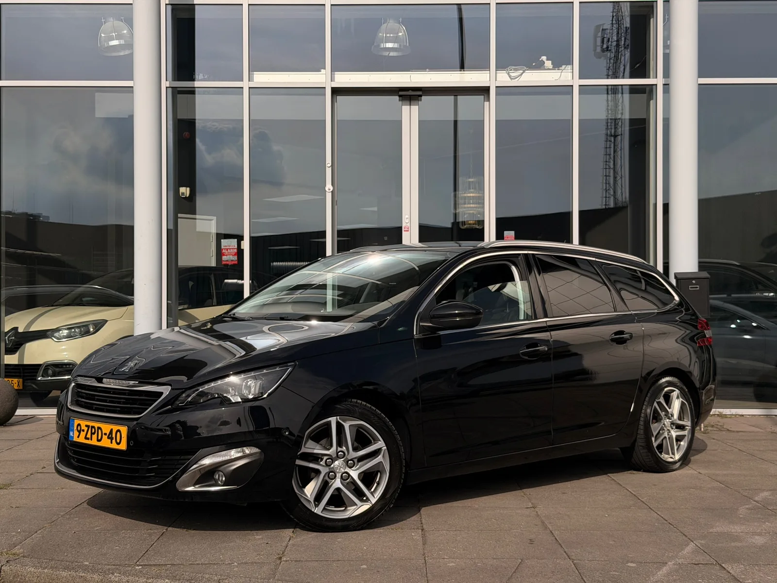 Peugeot 308 (2015) — foto 1