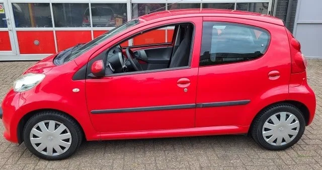 Peugeot 107 (2007) — foto 1
