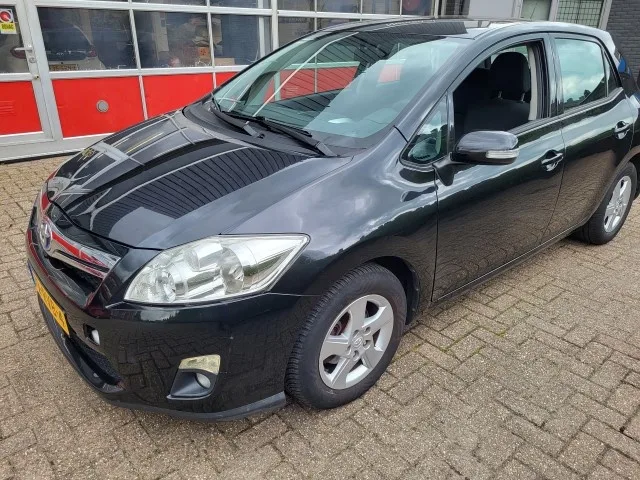 Toyota Auris (2011) — foto 1