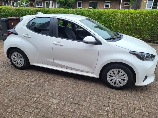 Toyota Yaris (2022) — foto 1