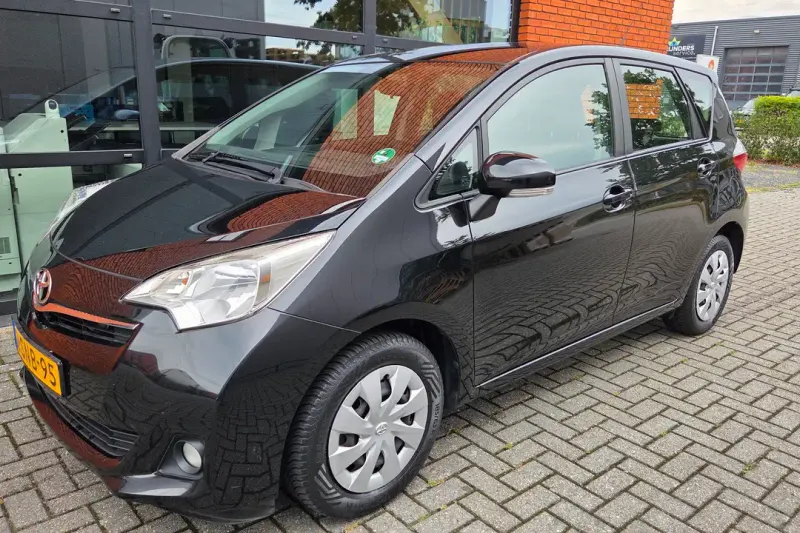 Toyota Verso S (2011)