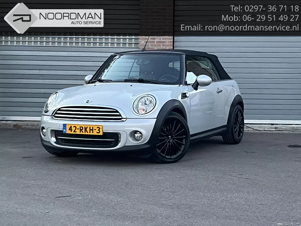 MINI Cabrio (2011) — foto 1