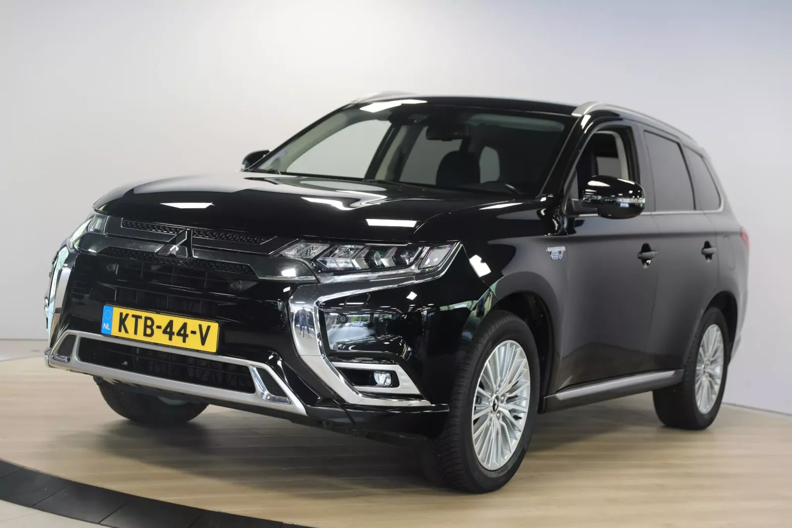Mitsubishi Outlander (2019) — foto 1