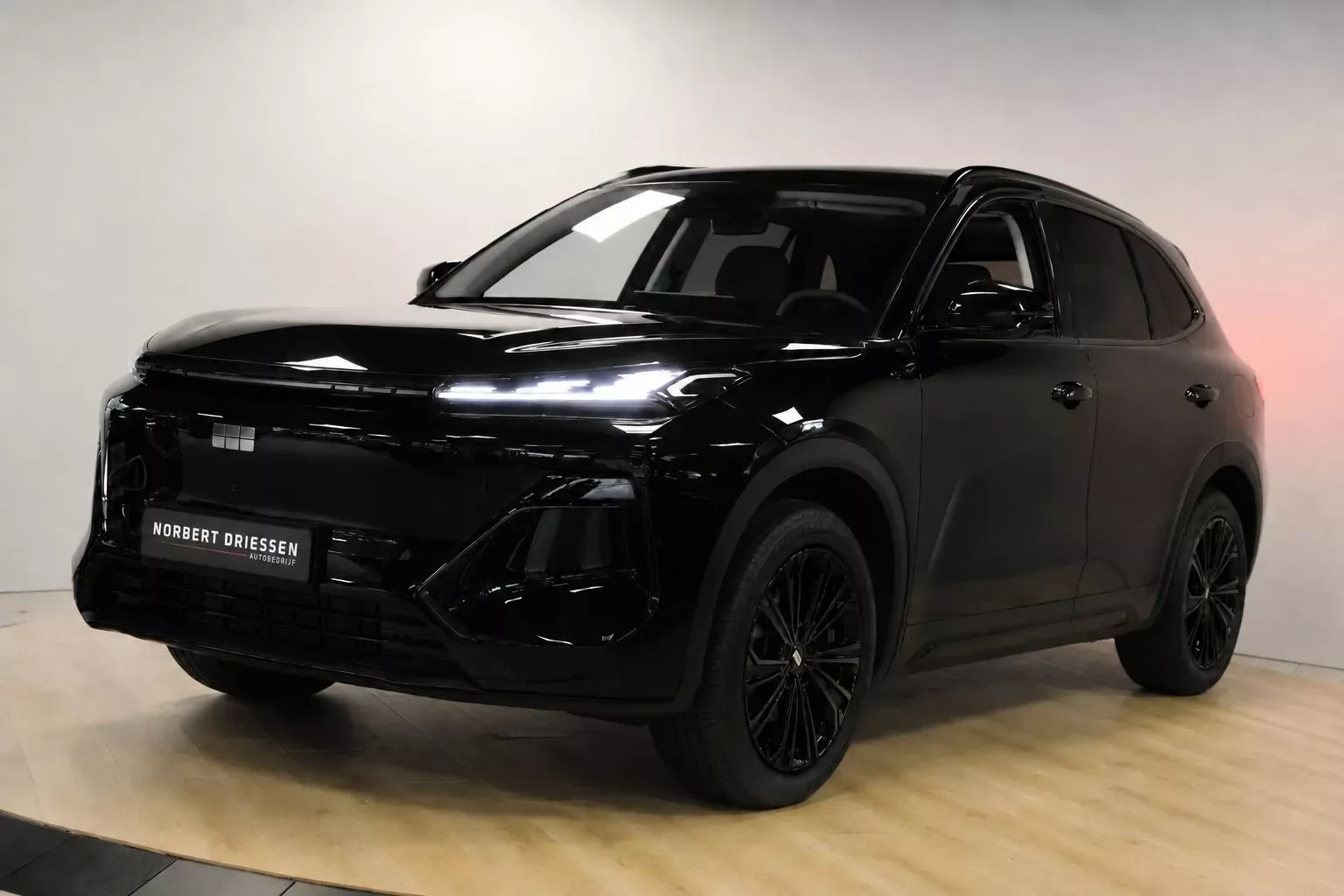 Geely Starray EM-i (2026) — foto 1