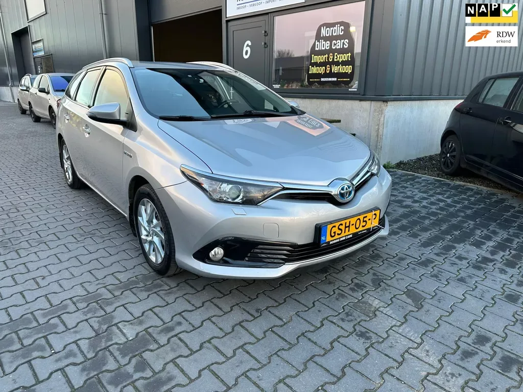Toyota Auris (2016) — foto 1