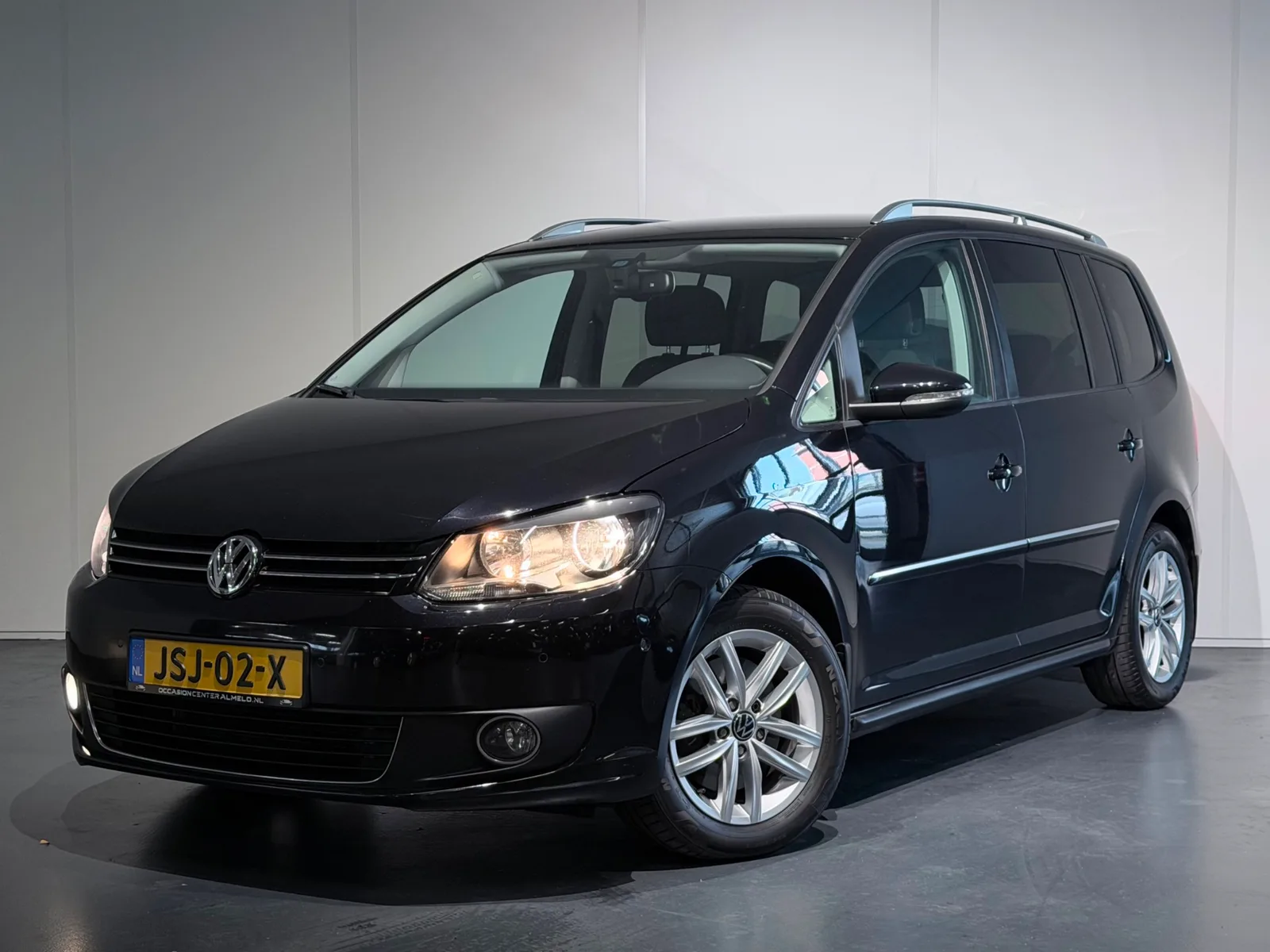 Volkswagen Touran (2014) — foto 1