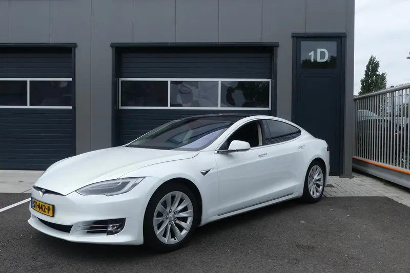 Tesla Model S (2018)