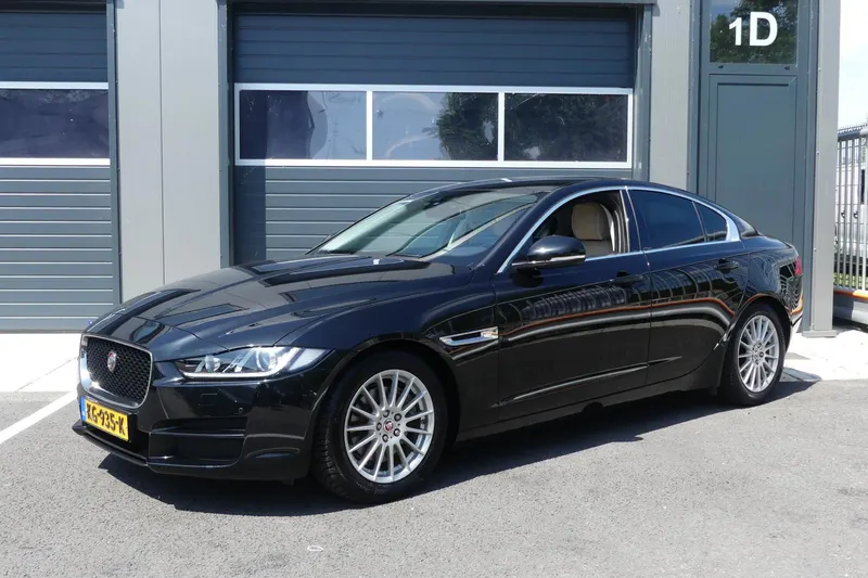 Jaguar XE (2016)