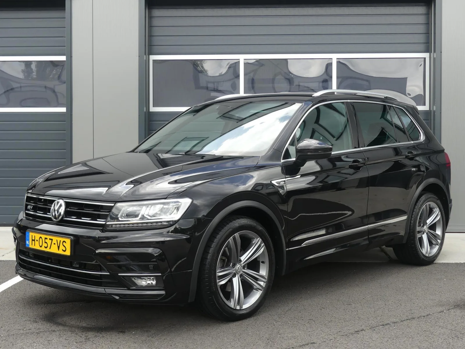 Volkswagen Tiguan (2020) — foto 1