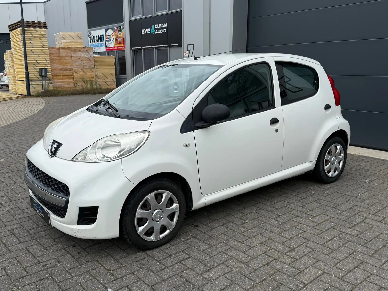 Peugeot 107 (2011) — foto 1